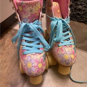 Altar d state skate boots girls wore once only .